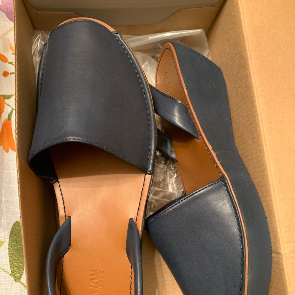 Kenneth Cole reaction platform sandal w/ open toe